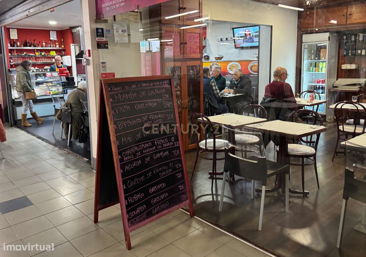 Oportunidade de Investimento | T3 + Estacionamento + Loja Arrendada |-2