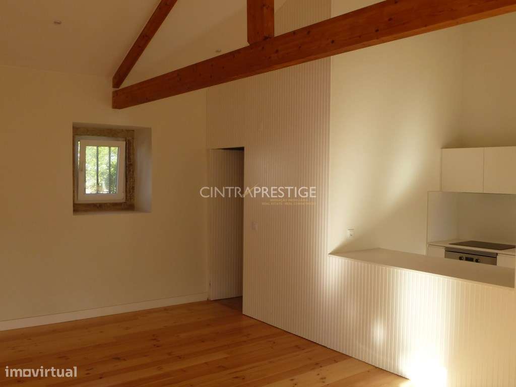 Moradia T2 totalmente recuperada em Almoçageme-7