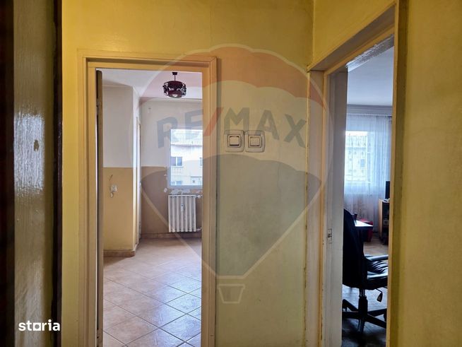 Apartament cu 3 camere decomandat de vânzare, zona Orizont-8