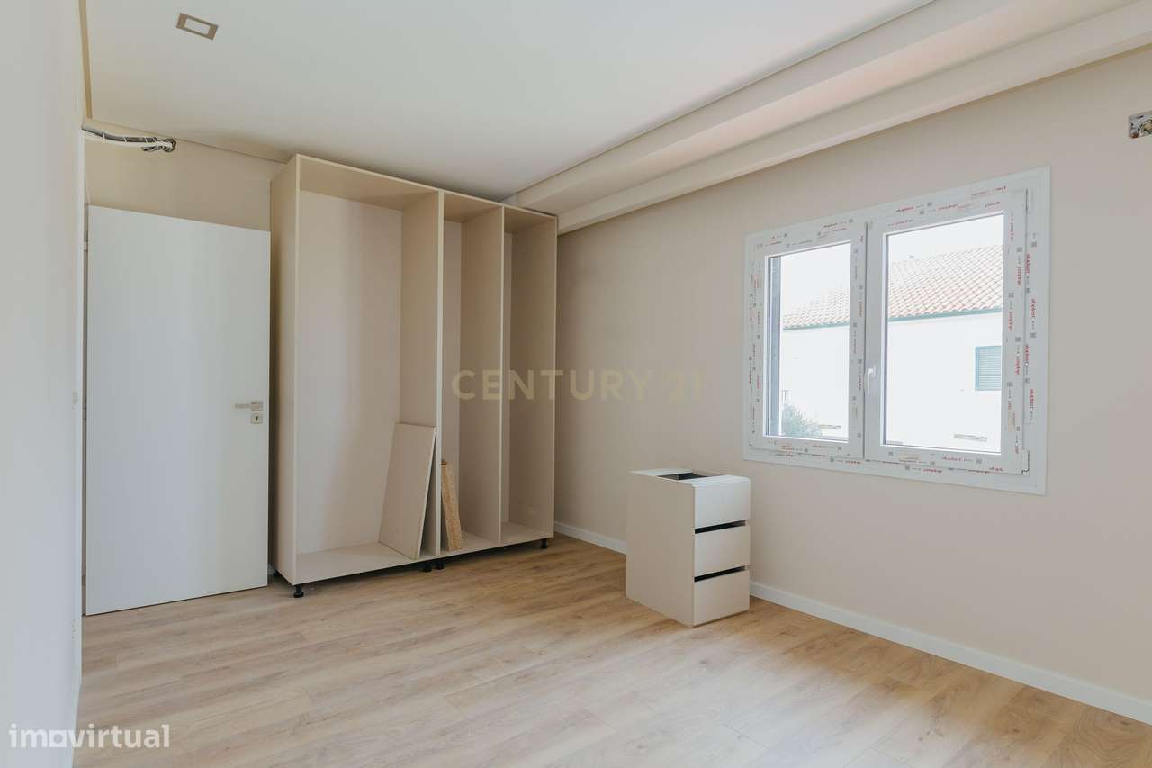 Apartamento T2 Novo com Vista Panorâmica em Loures-42