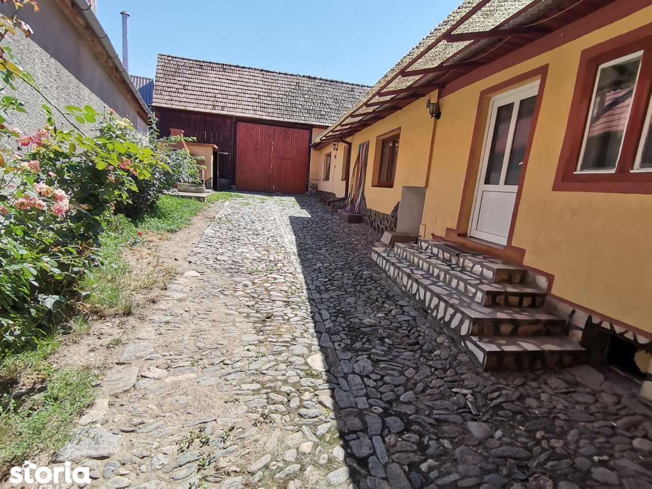 VAND CASA 3 camere ,curte si gradina de 400 mp,Oras Miercurea Sibiului