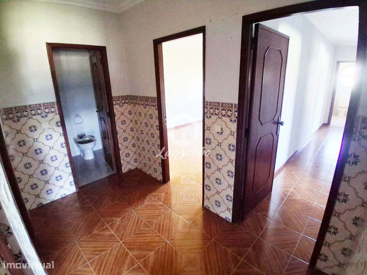 Apartamento T3 com duas frentes, garagem/box e remodelação em curso...-15