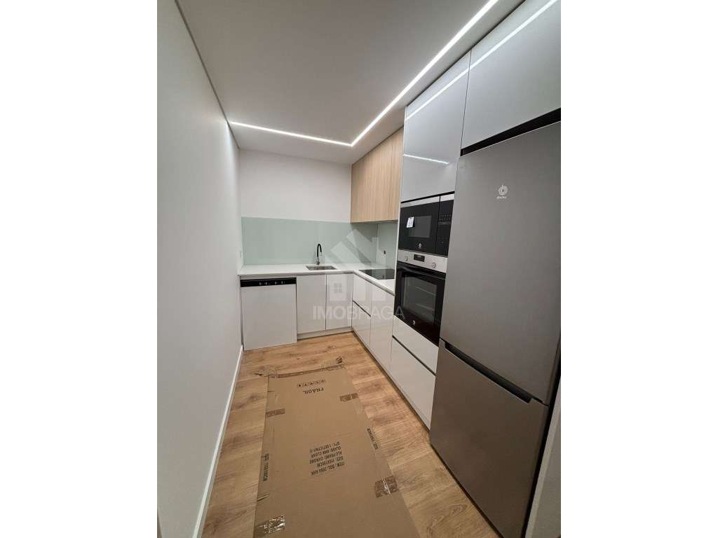 Venda Apartamento T2 Remodelado, em Lomar-2