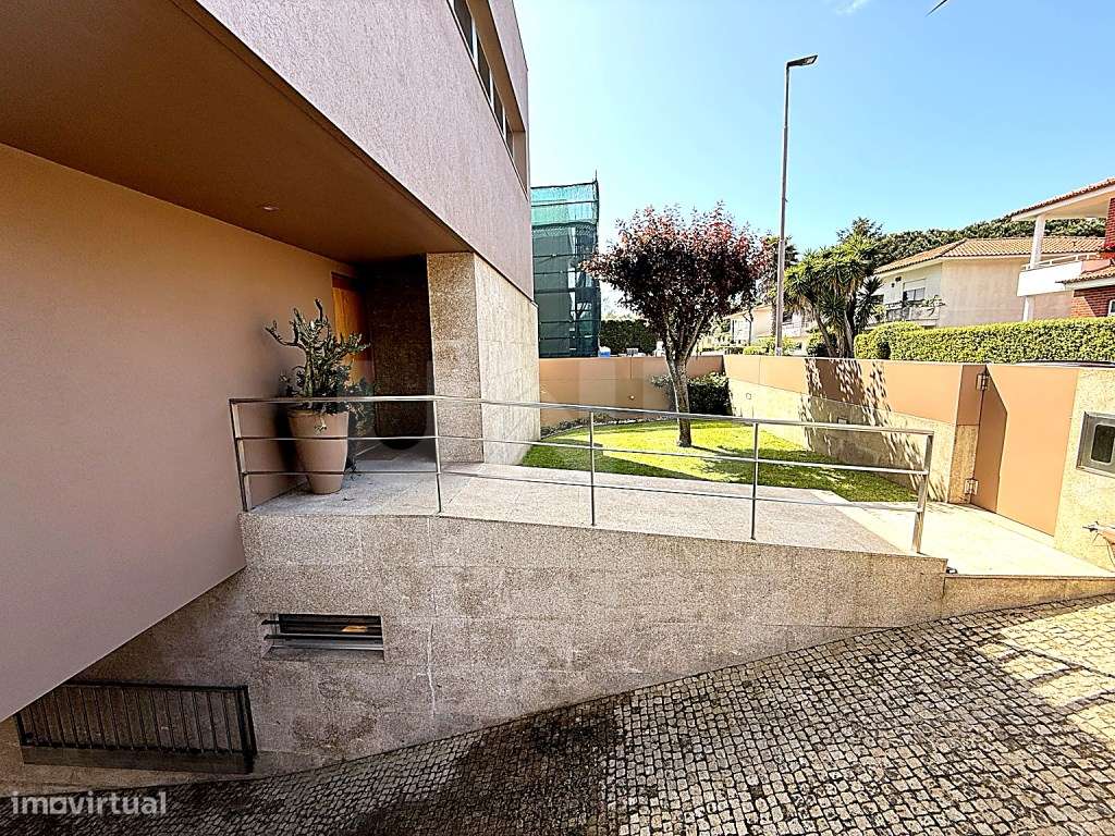 Moradia T5 Moderna com Jardim e Cave Ampla - Árvore, Vila do Conde-32