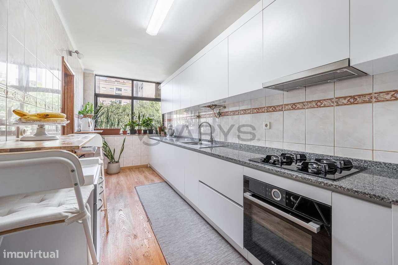 Apartamento T3 totalmente remodelado, com excelente exposição solar...-0