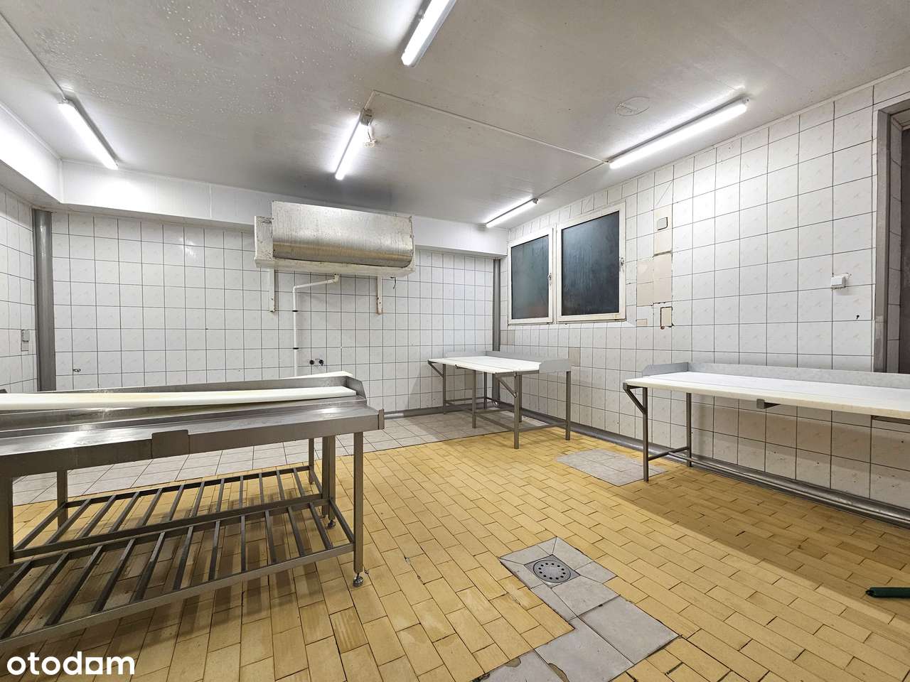 Polecamy czynny zakład rozbioru drobiu plus hostel!-3