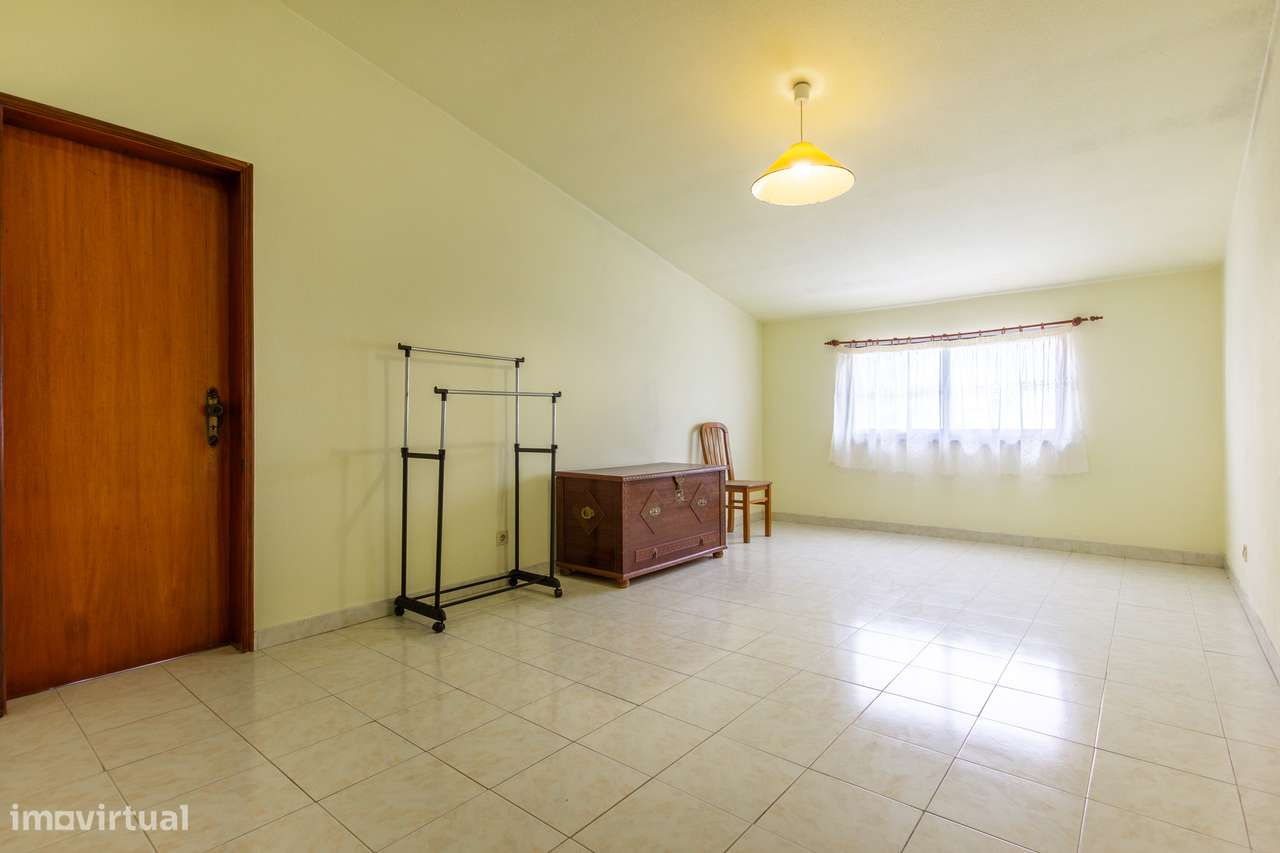 Moradia T5 isolada com jardim e terraço em Quinta do Conde-8