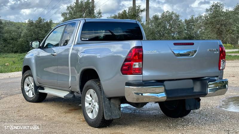 Toyota Hilux 2.4 D-4D 4WD Tracker - 13