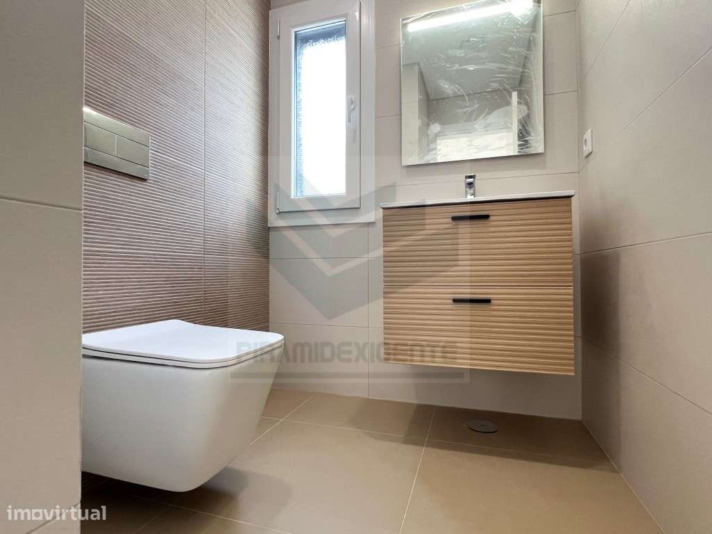 Moradia Isolada, Nova, 3 Suítes, Piscina, Garagem, AZEITÃO!-9