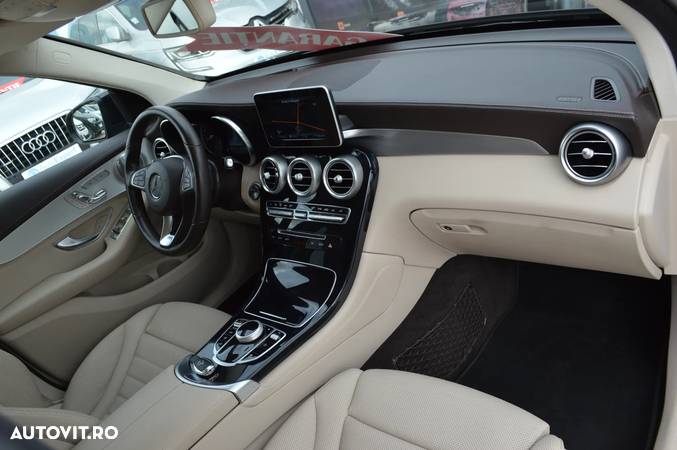 Mercedes-Benz GLC 300 4Matic 9G-TRONIC Exclusive - 27