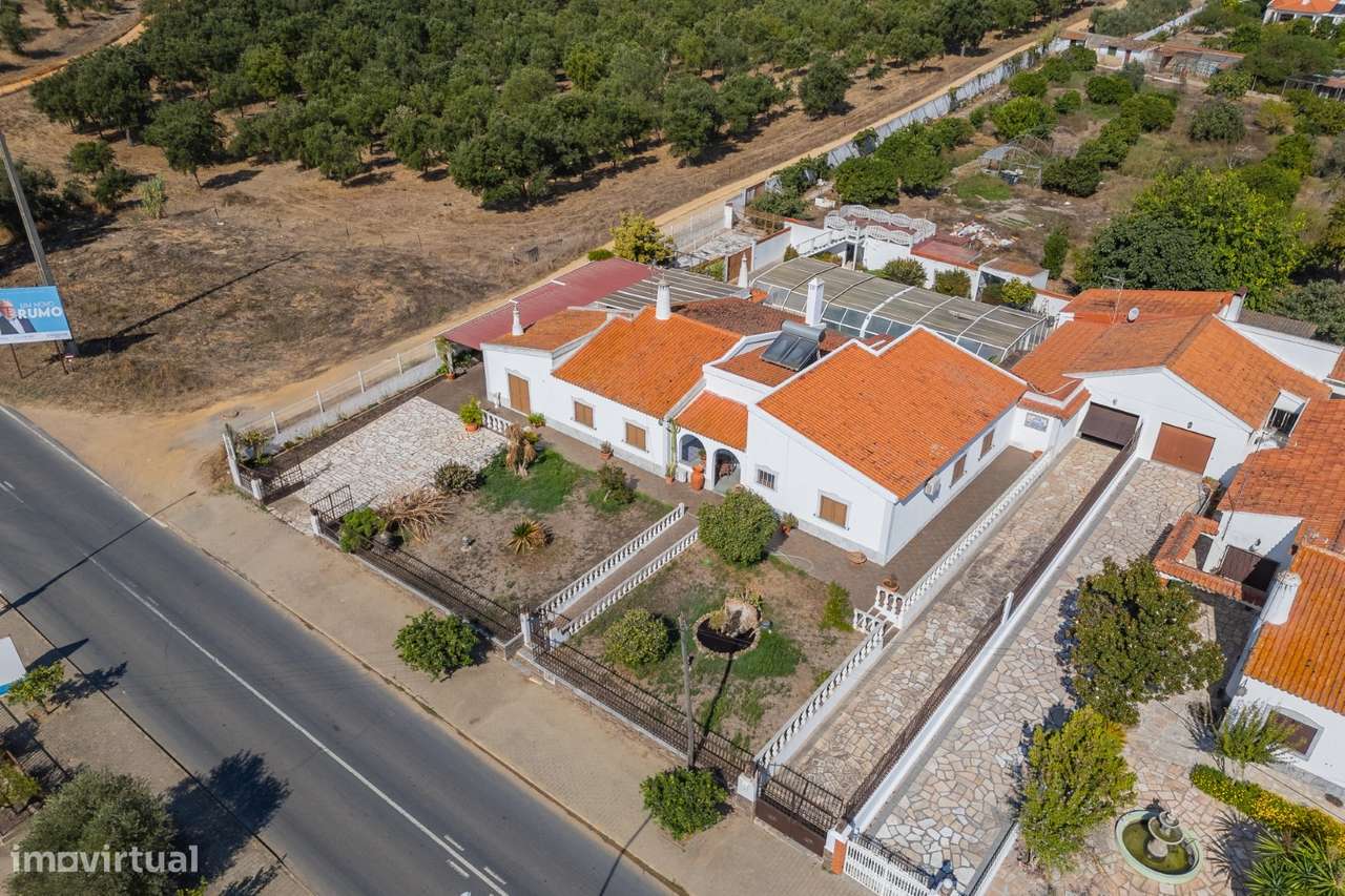 Moradia T4 com piscina e garagem - Grande imagem: 2/47