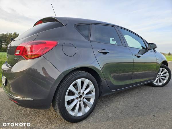 Opel Astra 1.4 Turbo Exklusiv - 2