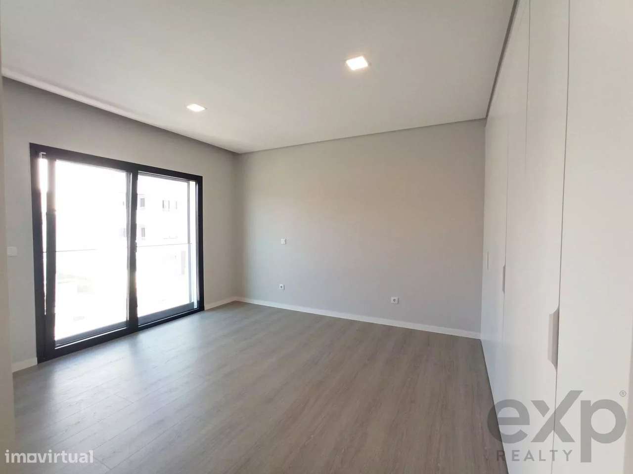 T2 Novo em condomínio fechado com piscina-17