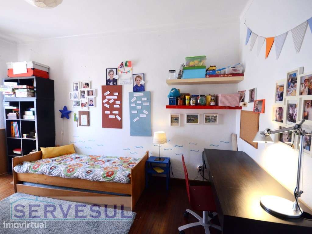 Excelente Oportunidade de Investimento! 1º Andar Duplex de uma Casa...-24