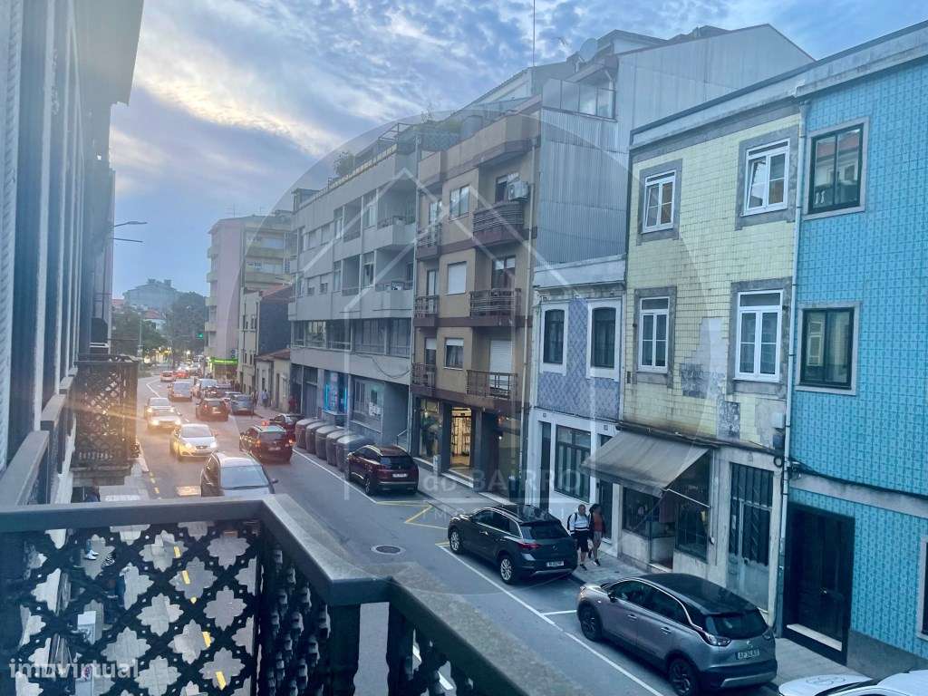 T1 Arrendamento ao metro do Heroísmo em prédio reabilitado, Porto - Grande imagem: 2/13