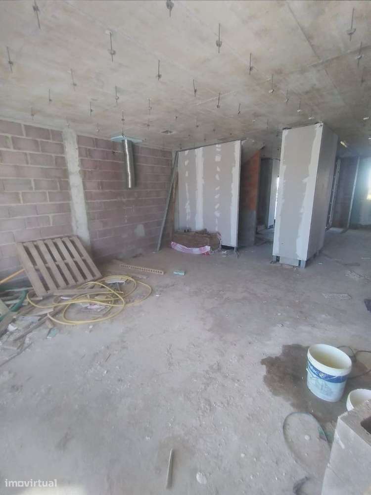 Moradia t-4 em construção pederneira -Nazaré com piscina const de luxo-5