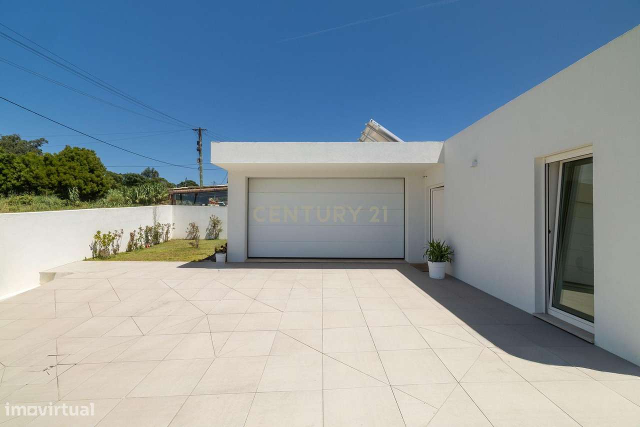 Moradia térrea T3 com piscina e jardim em Arcozelo-31