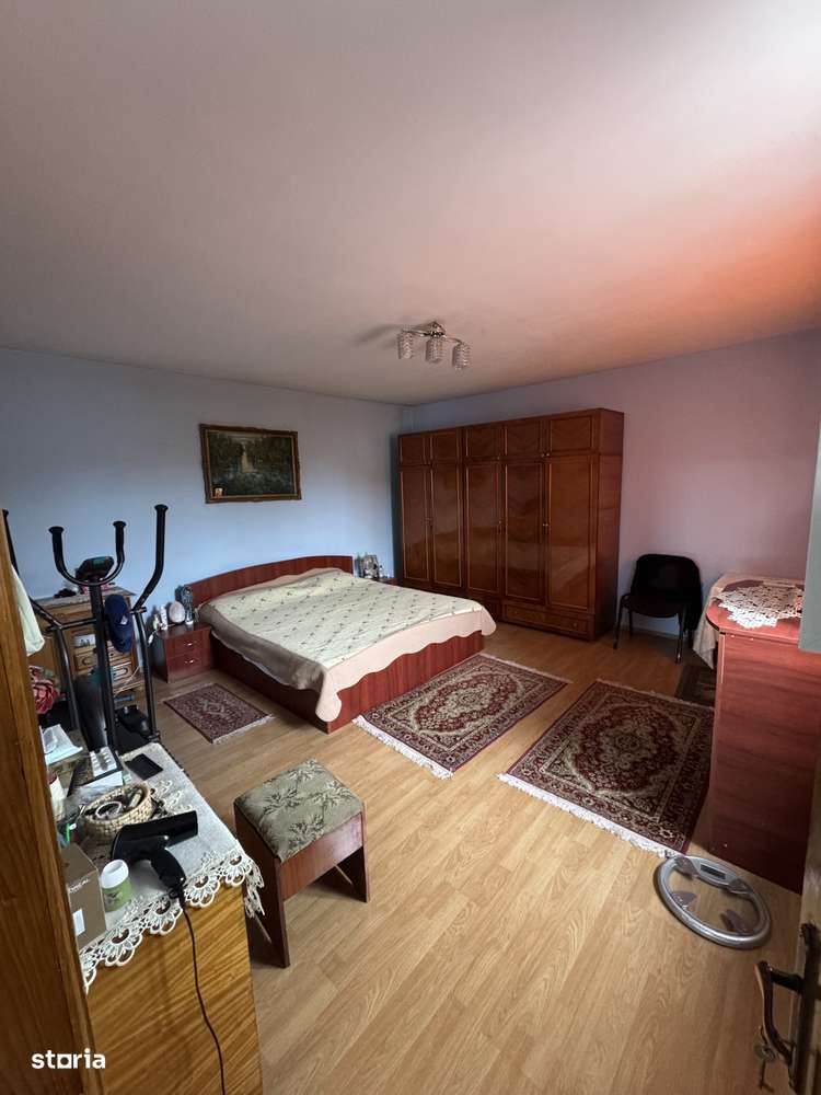 Casă cu 8 camere, subsol și mansardă Zona Sălaj Sector 5-17