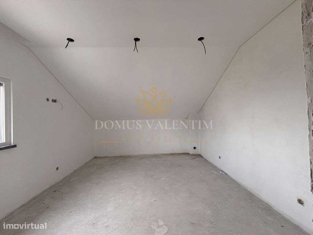 MORADIA GEMINADA -TRIPLEX T4 COM 3 WC
FERNÃO FERRO-29