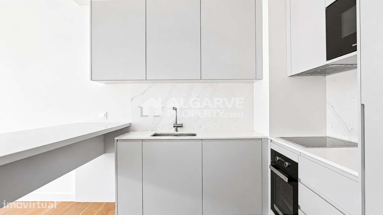 Luxuoso apartamento T2 novo em frente à Praia de Quarteira, Algarve-3