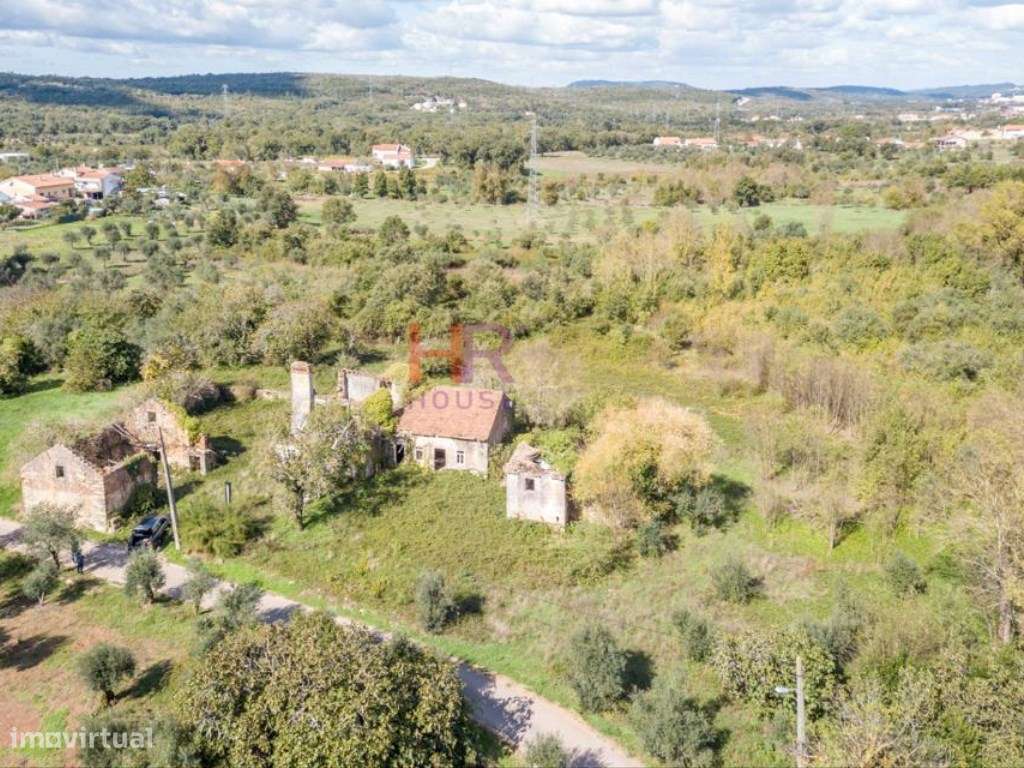 Vende-se Terreno com casas em ruina com 8000m2-24