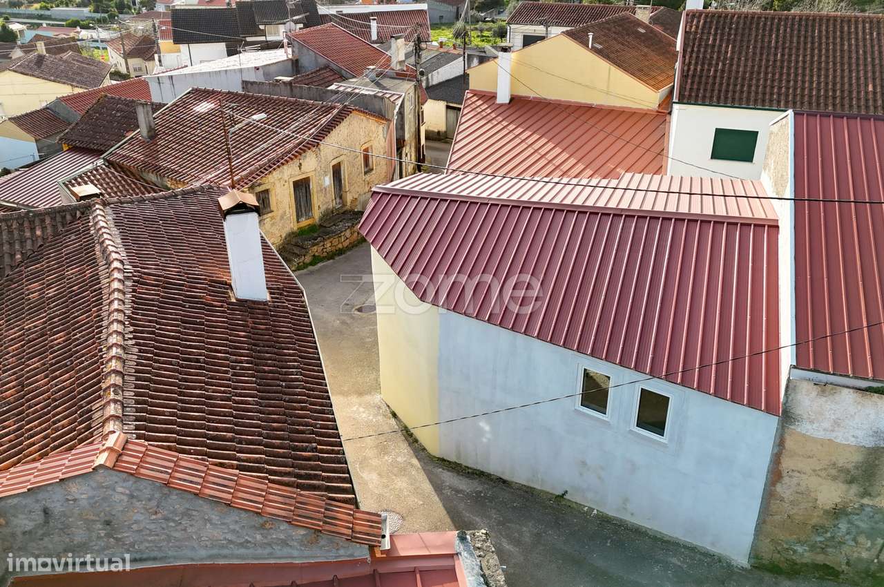 Moradia T3 Totalmente Remodelada na Telhadela, Cernache - Grande imagem: 4/17