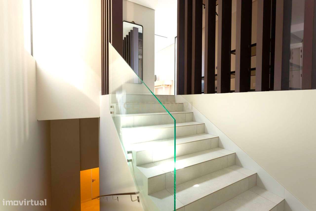 Moradia Moderna de Luxo com Vista Deslumbrante sobre o Atlântico – Sít-24