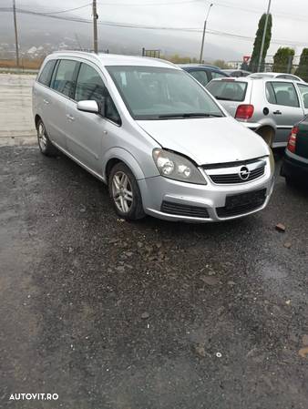 Dezmembrez Opel Zafira B 1.9 CDTI Z19DT 2007 - 1