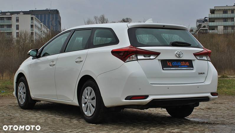 Toyota Auris - 11