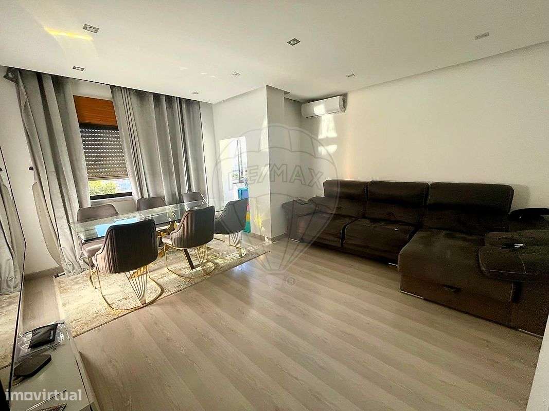 Apartamento T2 para venda em Paio Pires-25