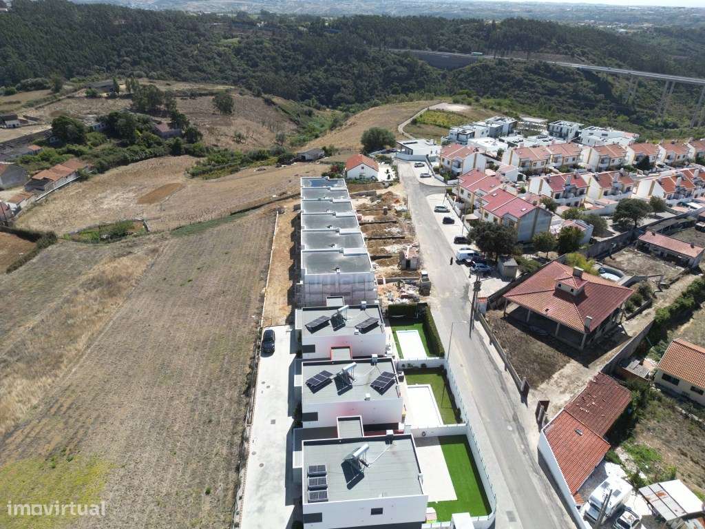 Moradia T4 nova com piscina e de Design moderno, em Mafra.-47