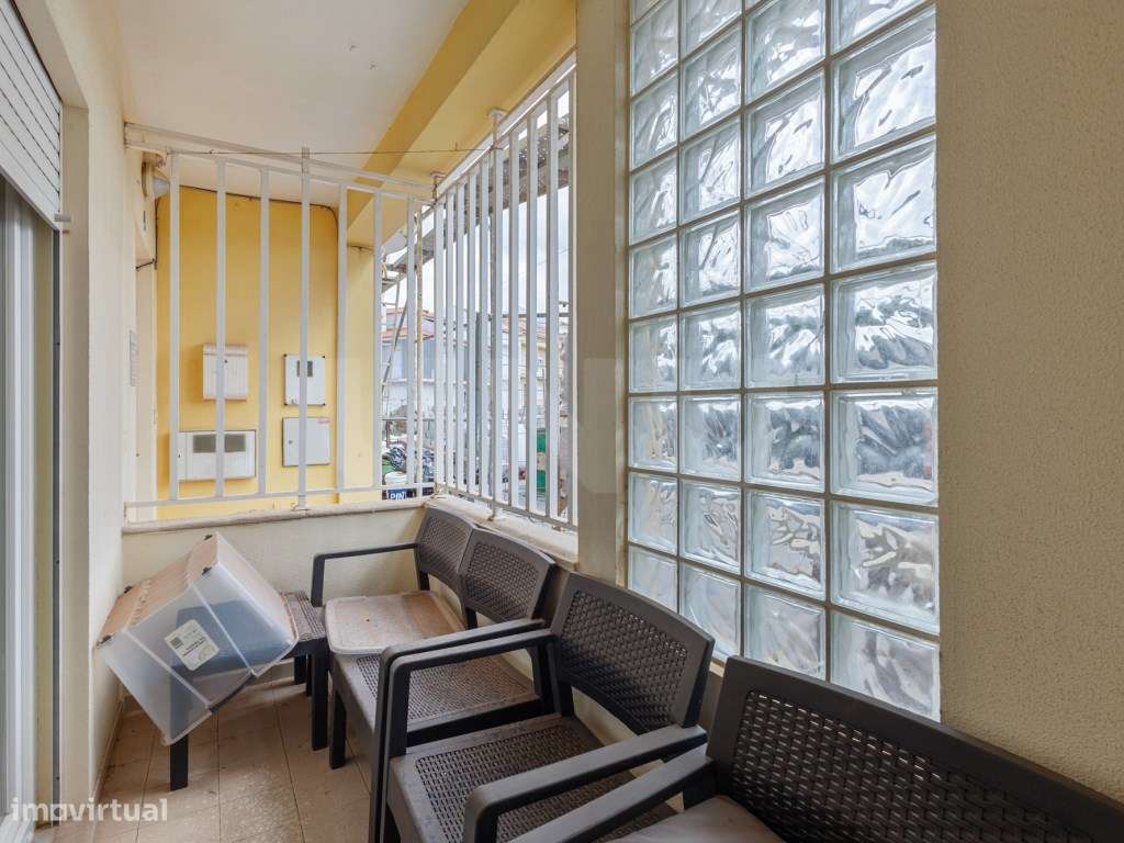 Moradia T2 com piscina e vista mar para venda em Santa Cruz.-5