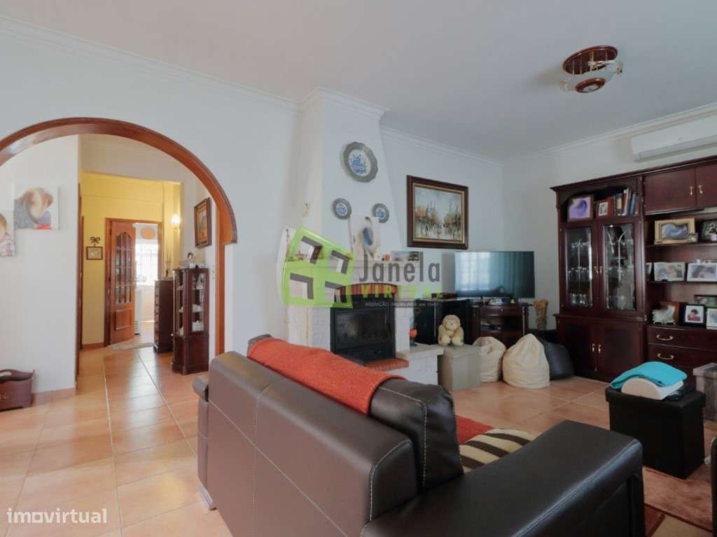 Moradia T4 com Quintal e Garagem - Quinta do Conde - Grande imagem: 4/35