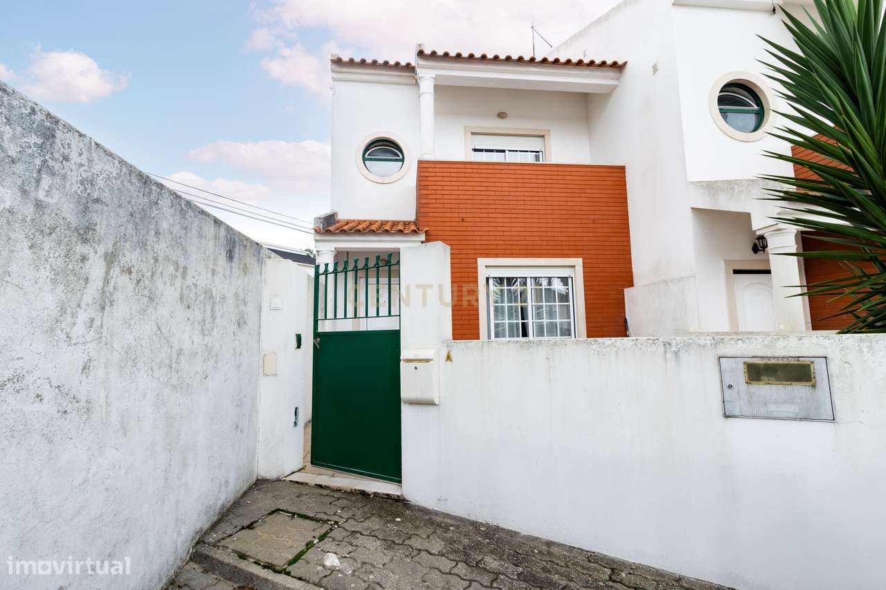 Moradia Geminada T2+1 com Sotão e Garagem - Grande imagem: 4/16