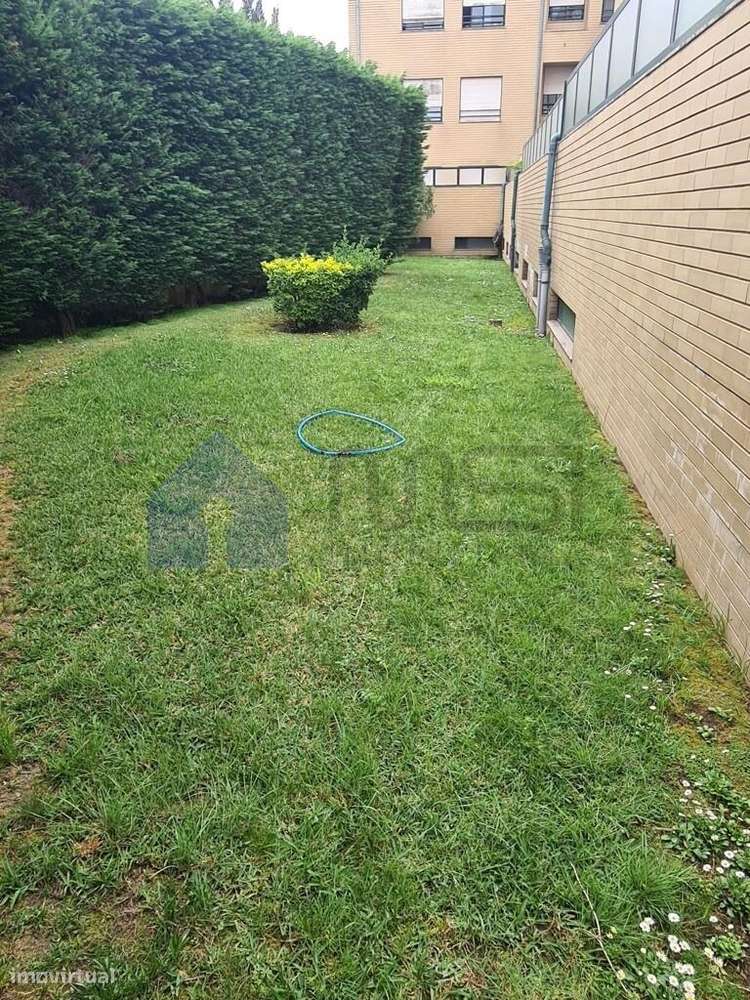 Apartamento T2+1 em Guifões | Garagem e Arrumo-0