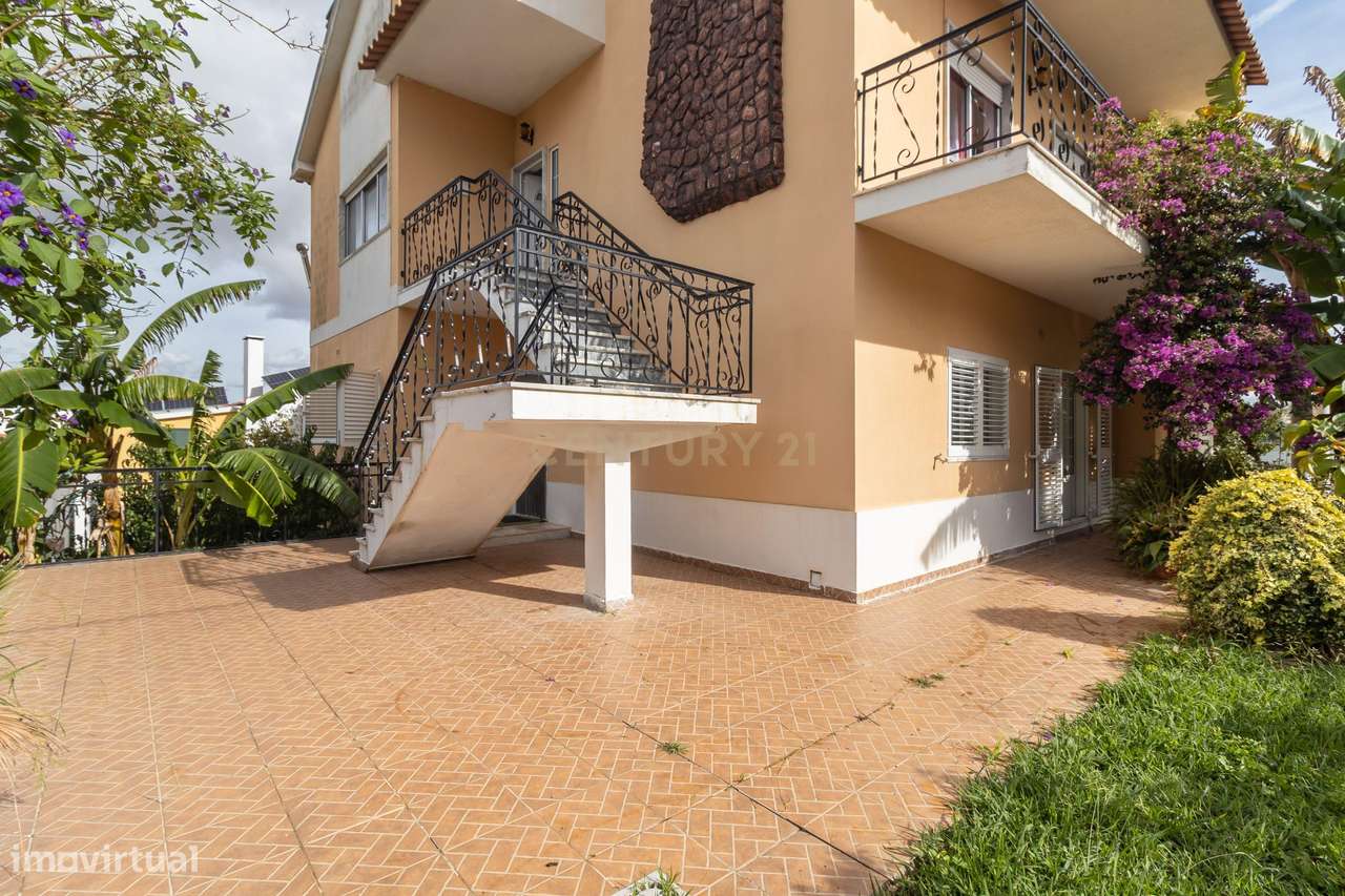 Moradia espaçosa e com potencial para 2 famílias em Palmela, com vista - Grande imagem: 2/60