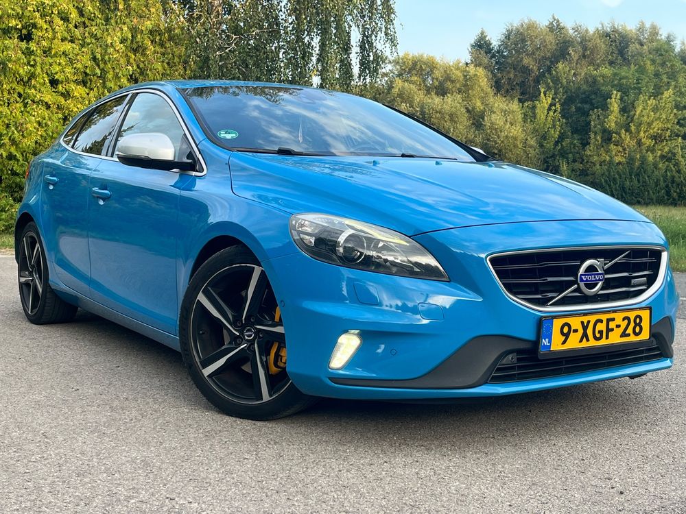 Volvo V40 II (2012-) D4 Drive-E R-Design Summum 2014