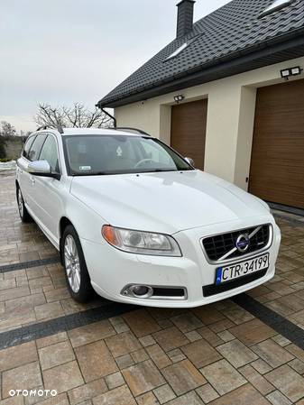 Volvo V70 2.4D Momentum - 1