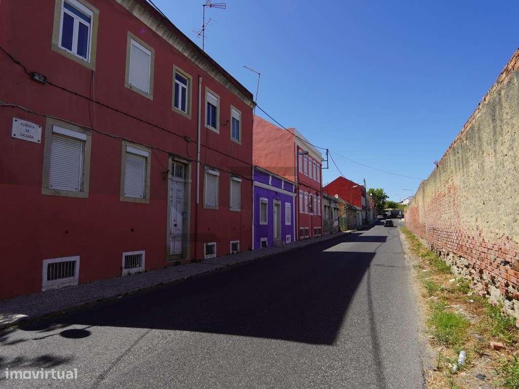 Prédio com 6 Apartamentos para Reabilitação em Marvila, Lisboa-1