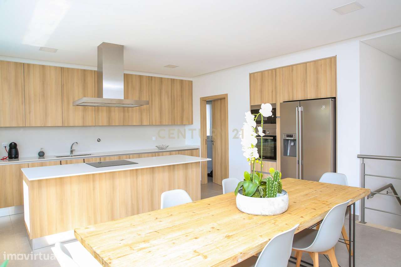 Moradia isolada com piscina e garagem - Santa Barbara, Lourinhã - Grande imagem: 5/30