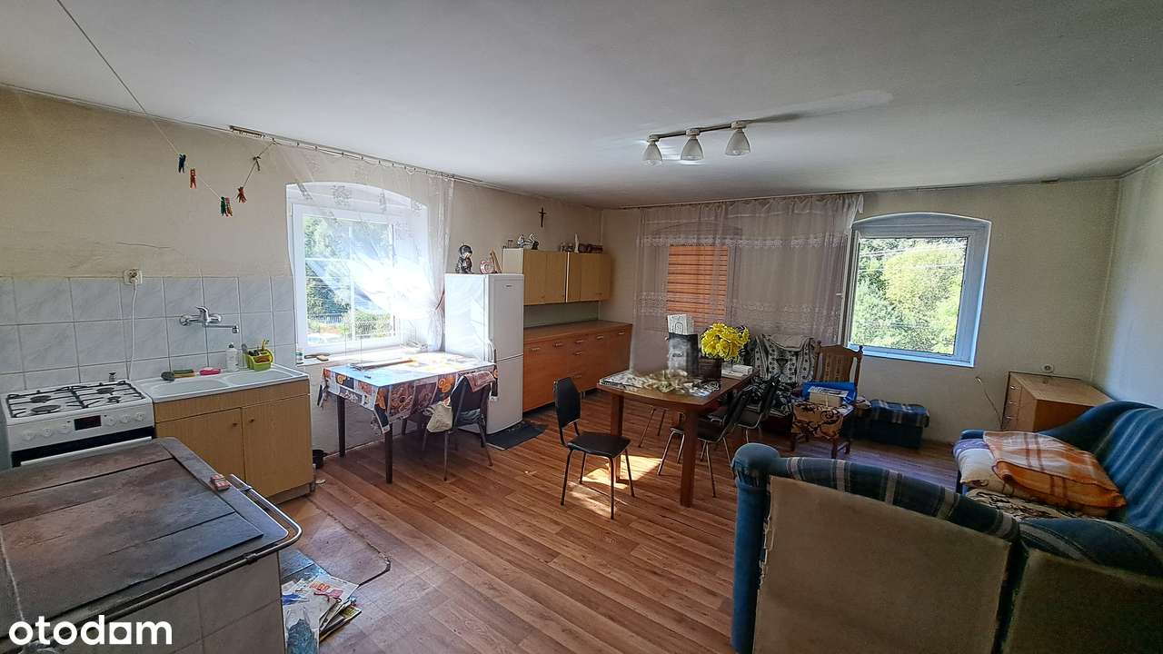 Przedwojenny dom na wzgórzu ze stodołą i stajnią-5