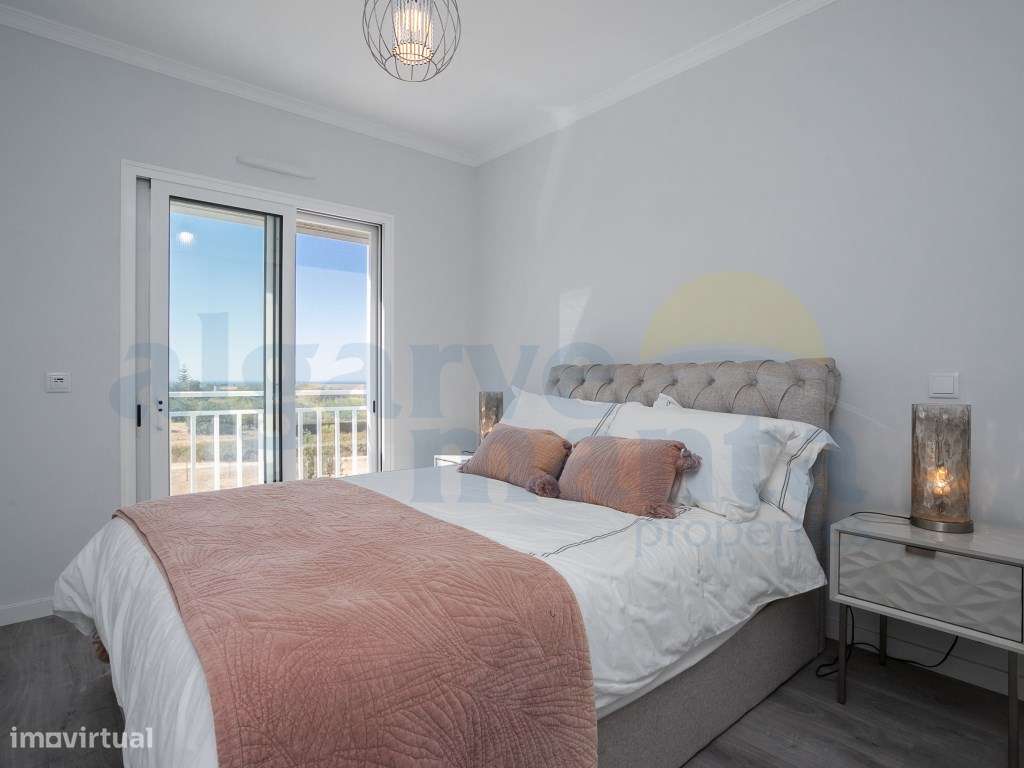 EXCLUSIVO! Moradia T3 Moderna com Piscina Privada no coração de Vil...-52