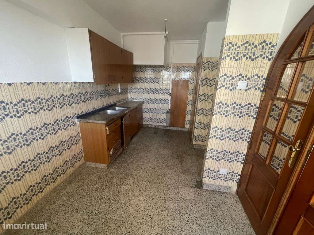 Apartamento T3 com Varanda em Monte Abraão - Uma Oportunidade para ...-5