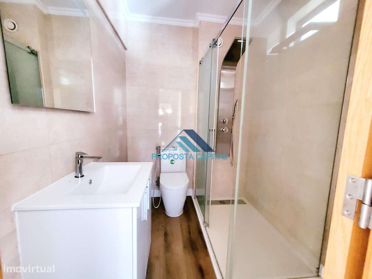 Apartamento T2 Totalmente Remodelado | Centro Sesimbra 200m da Praia-21