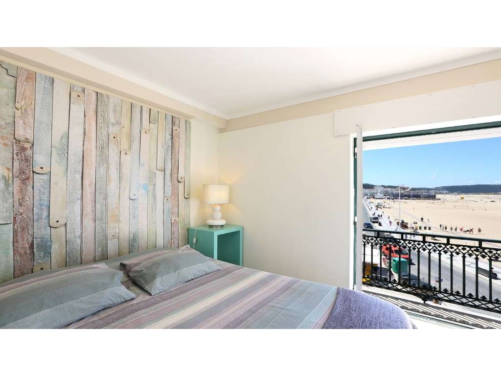 Apartamento T1 + Sotão em Primeira Linha de Mar na Nazaré-14
