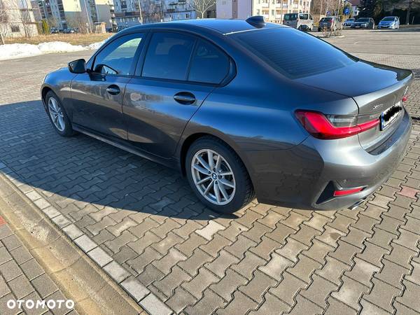 BMW Seria 3 320d Sport Line - 5