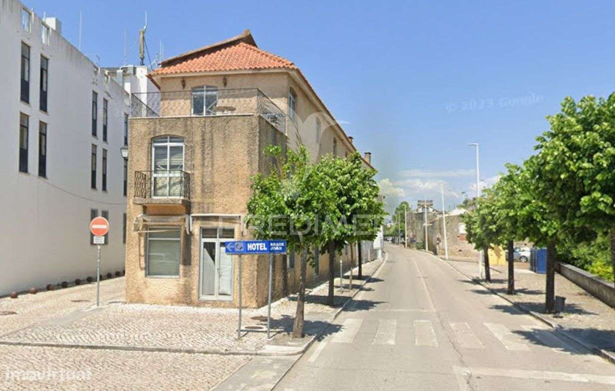Predio Espaco Comercial E Habitacao Montemor O Velho