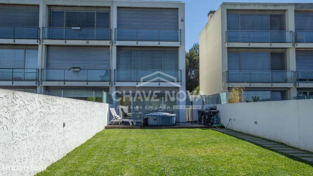 Moradia T3 com 4 casas de banho e piscina na Madalena-6