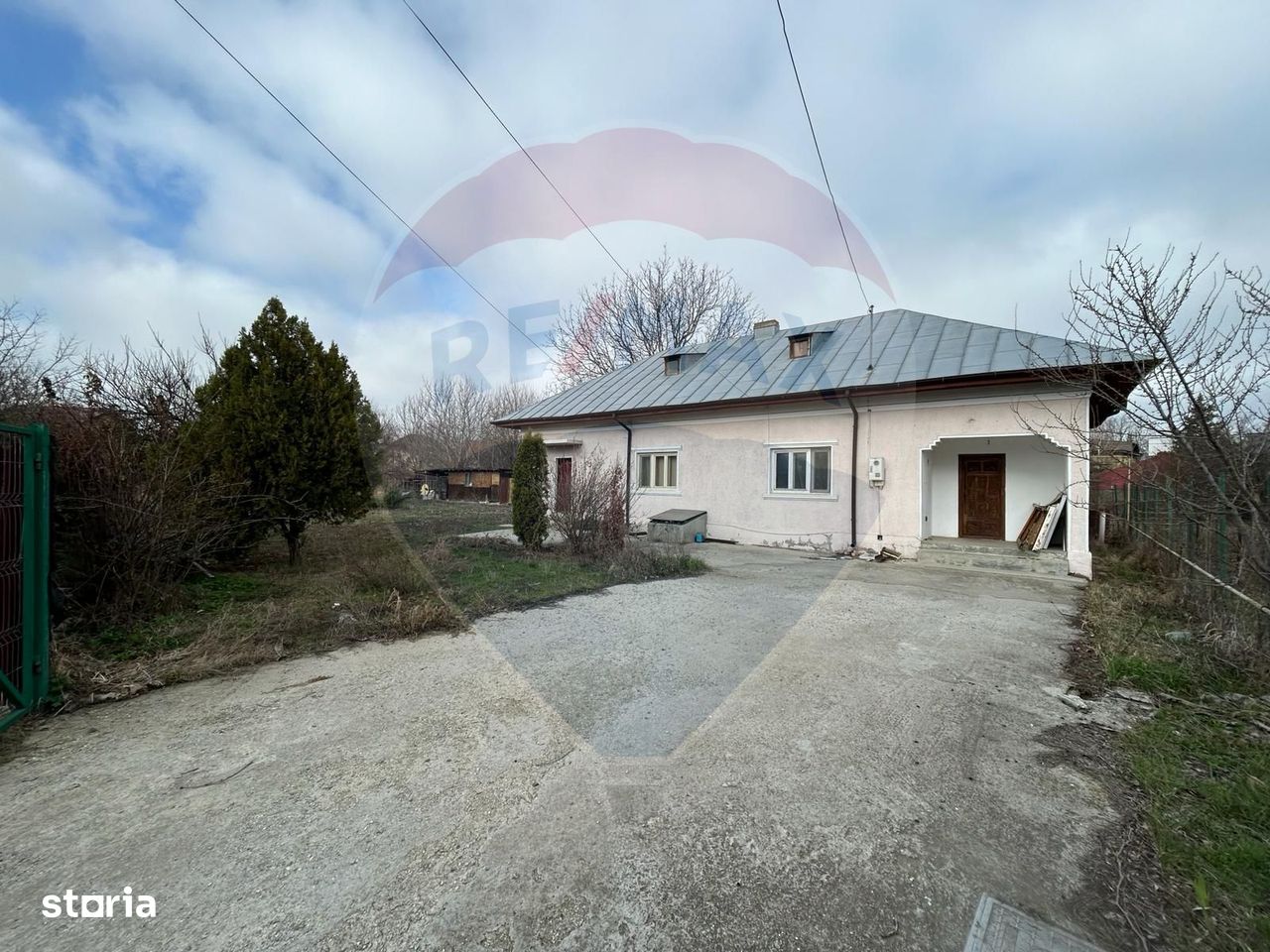 De vanzare Casa cu 4 camere, teren 2480 mp