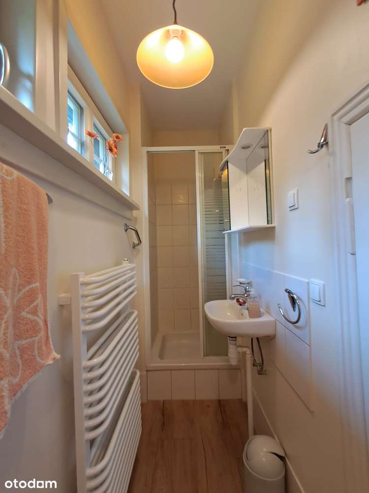 Piękny dom w otoczeniu zieleni na dużej działce.-5